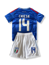 子供用イタリア代表ユニフォームセット フェデリコ・キエーザ 背番号14 青 白赤アクセント イタリア連盟エンブレム刺繍